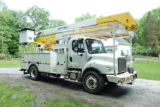 2007 Freightliner Business Class M2 Bucket Truck