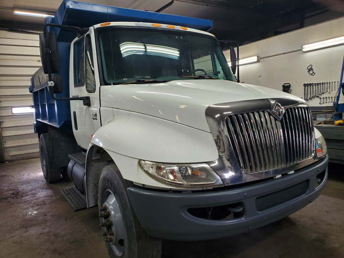 2002 International 4400 Single Axle Dump Truck