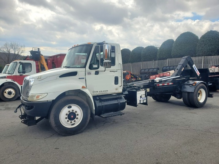 2008 International Durastar 4300 NON CDL Automatic Hooklift Truck 2008 International Durastar 4300 NON CDL Automatic Hooklift Truck