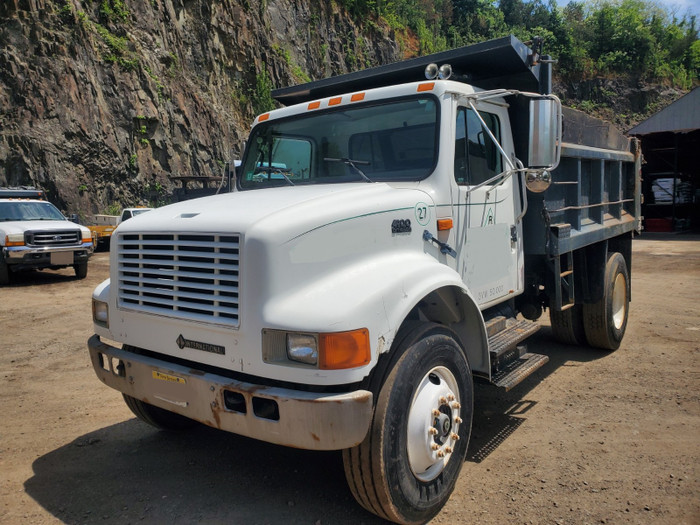1997 INTERNATIONAL 4900 Single Axle Dump