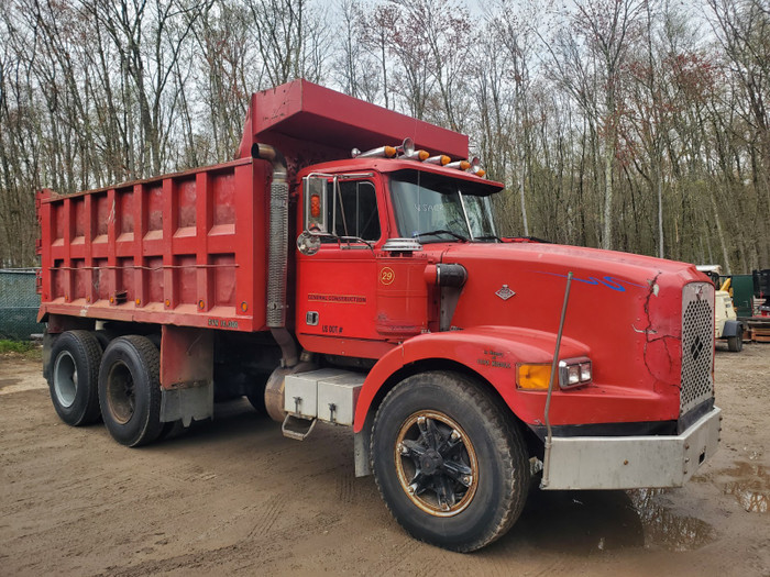 DIAMOND REO C120 Tandem Axle Dump