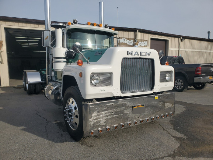 MACK R700 Tandem Custom Tractor
