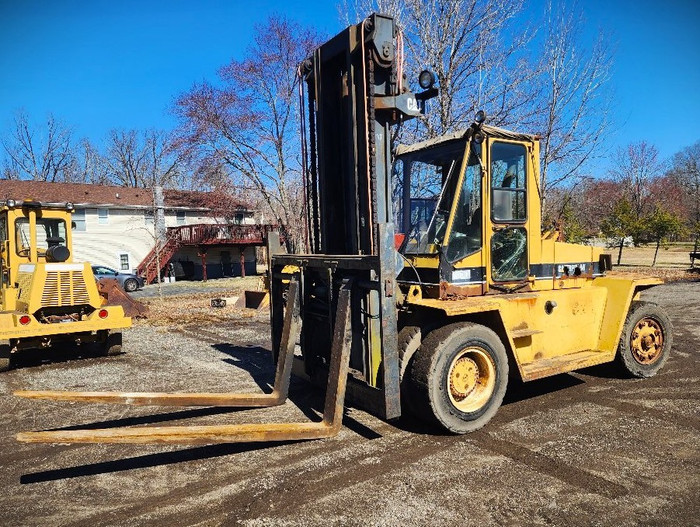 cat v330 forklift