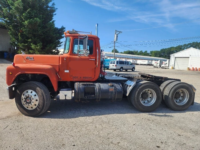 1988 Mack R Model 688ST Day Cab | 300HP.