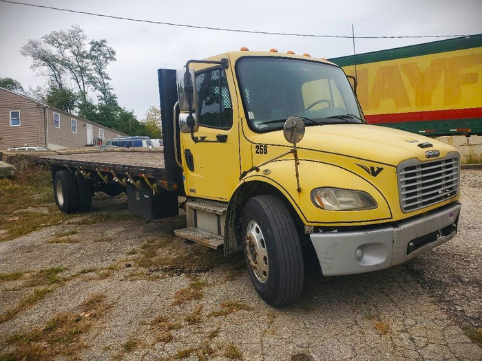 FREIGHTLINER M2 FLATBED