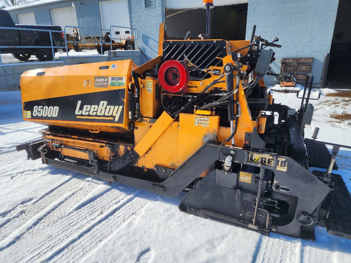 LEEBOY 8500 ASPHALT PAVER