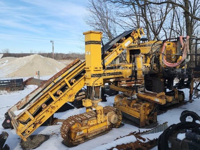 GOMACO CURB FORM MACHINE