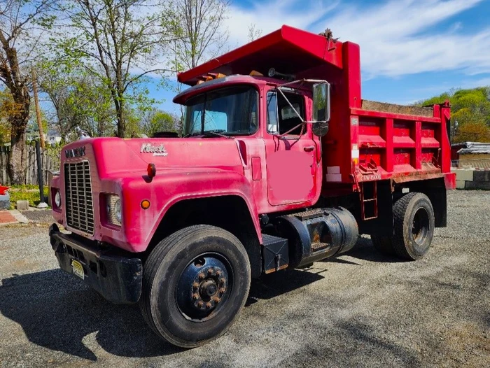 MACK RMODEL DUMP TRUCK