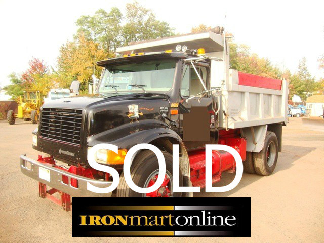 Single Axle Dump Truck w/10ft Plow