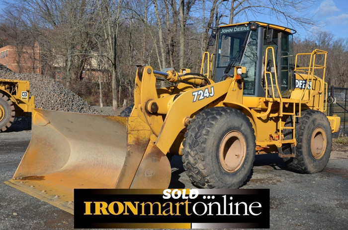 Wheel Loader John Deere 724J, in very good condition.