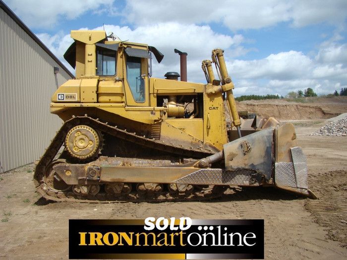Caterpillar D8L Crawler Dozer, in very good condition.