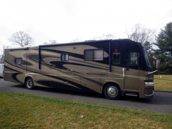 Coachmen/Sportsman Pathfinder 386QS RV with 4 Slide Outs used for sale