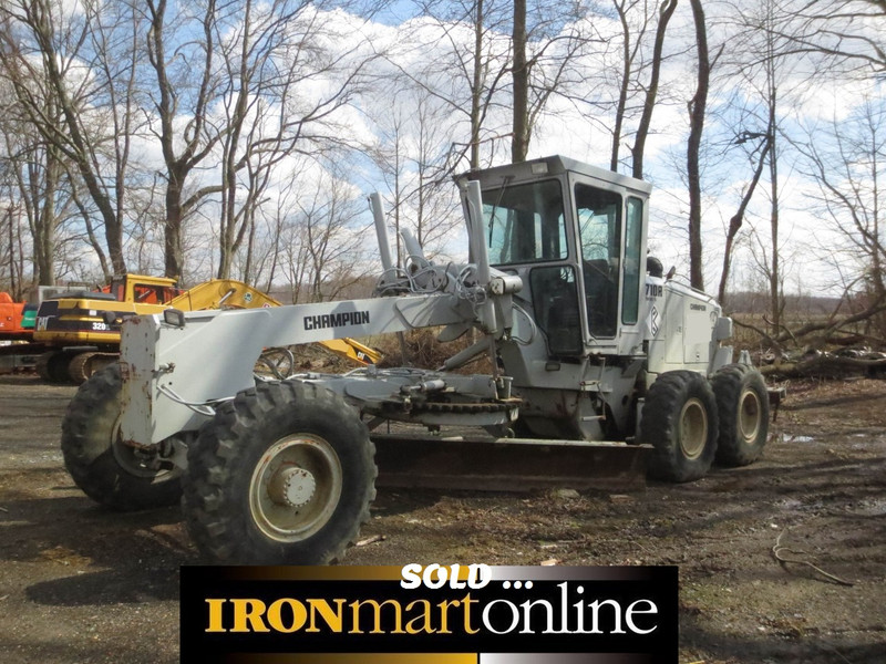 Champion 710A Series III Grader, in very good condition.