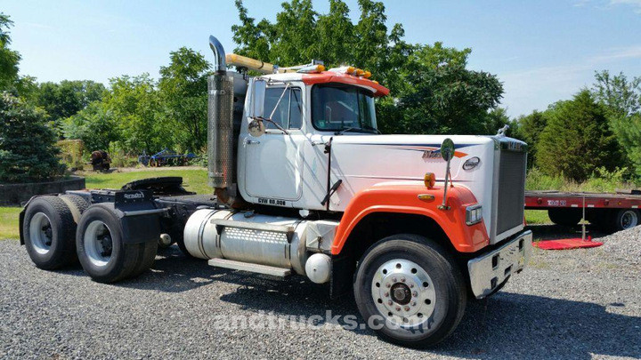 mack　3枚売り Mack v8 superliner truck for sale
