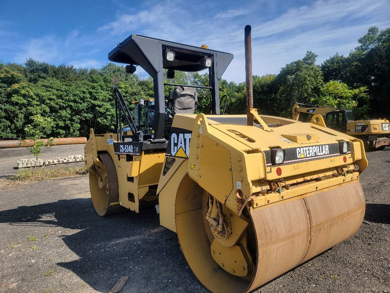 CAT VIBRATORY ROLLER