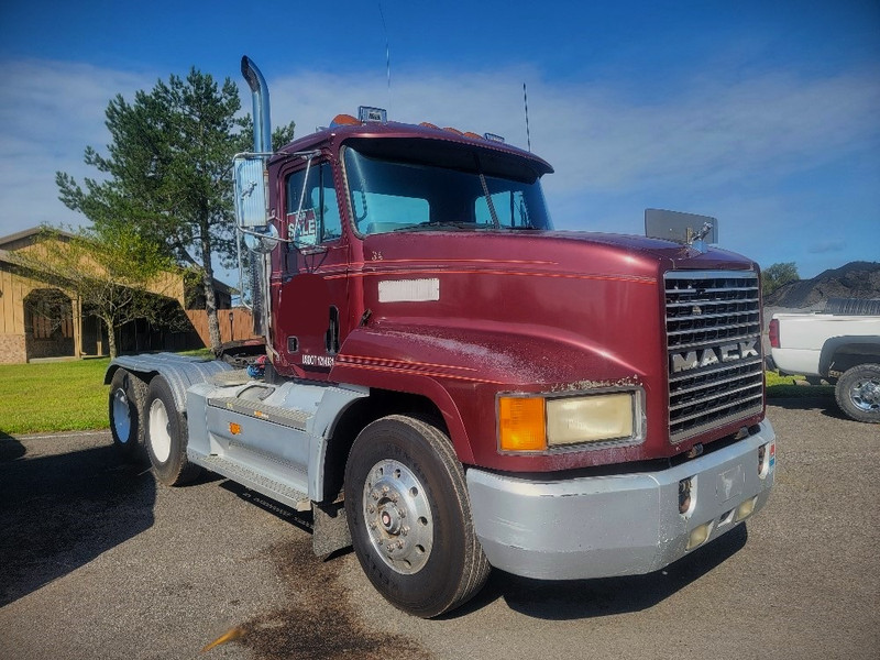 MACK CH613 TANDEM AXLE TRACTOR