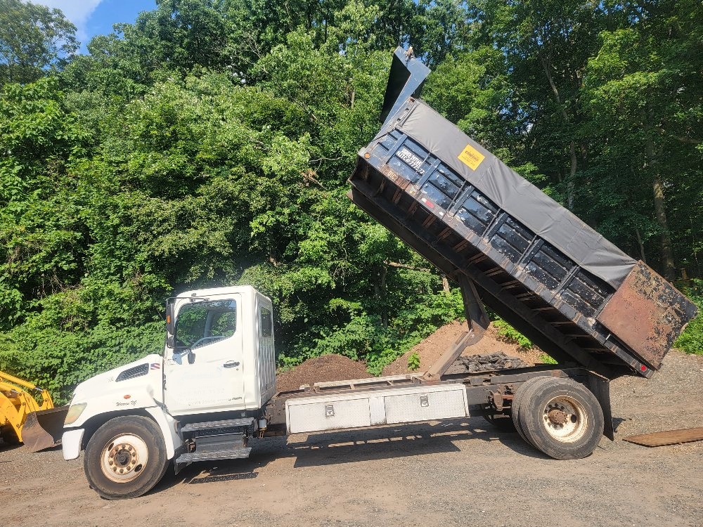HINO 268 SINGLE AXLE DUMP