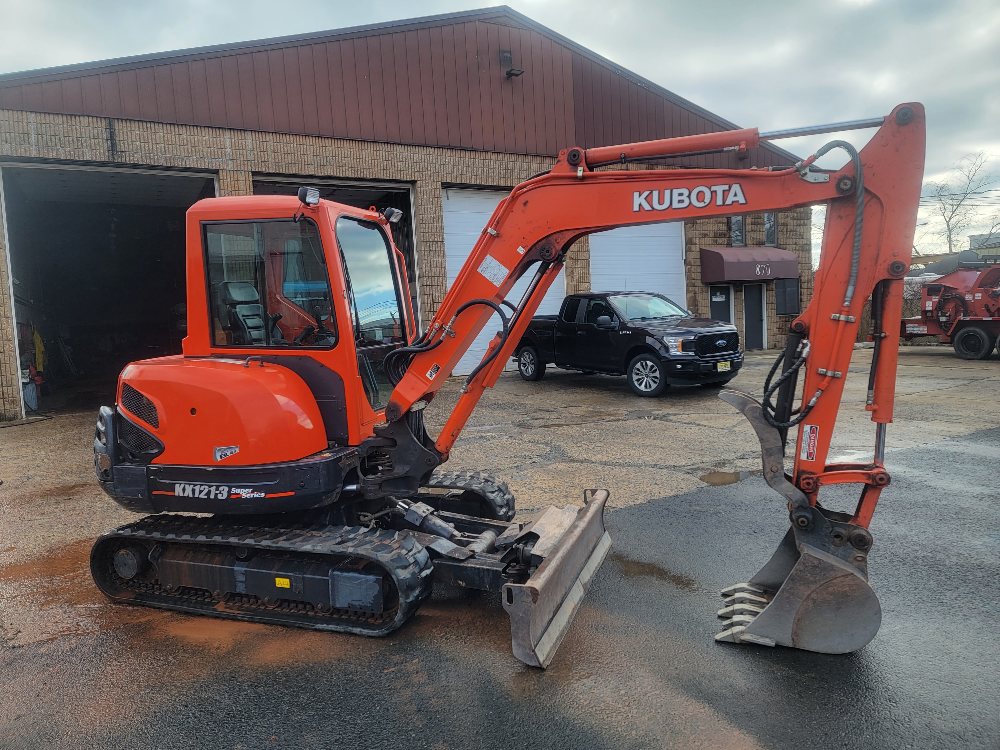 Kubota KX121-3 Mini Excavator Like New.
