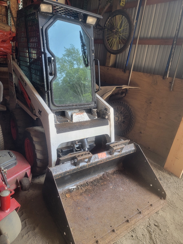 サンダンスキッド Skid Steer Concrete Dispensing Bucket | Skid Steer Solutions