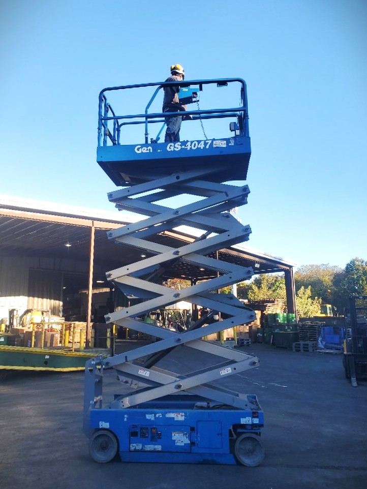 Used Genie scissor lift Used Genie scissor lift