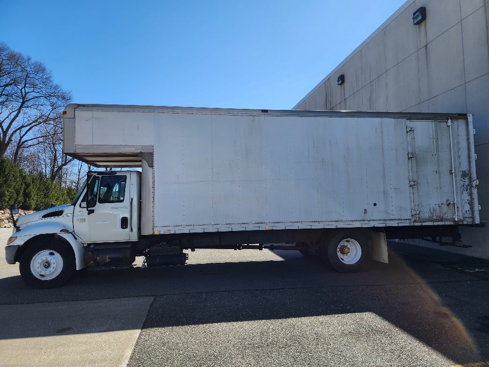 2007 International 4300 26ft Box Truck Non CDL DT466 Allison