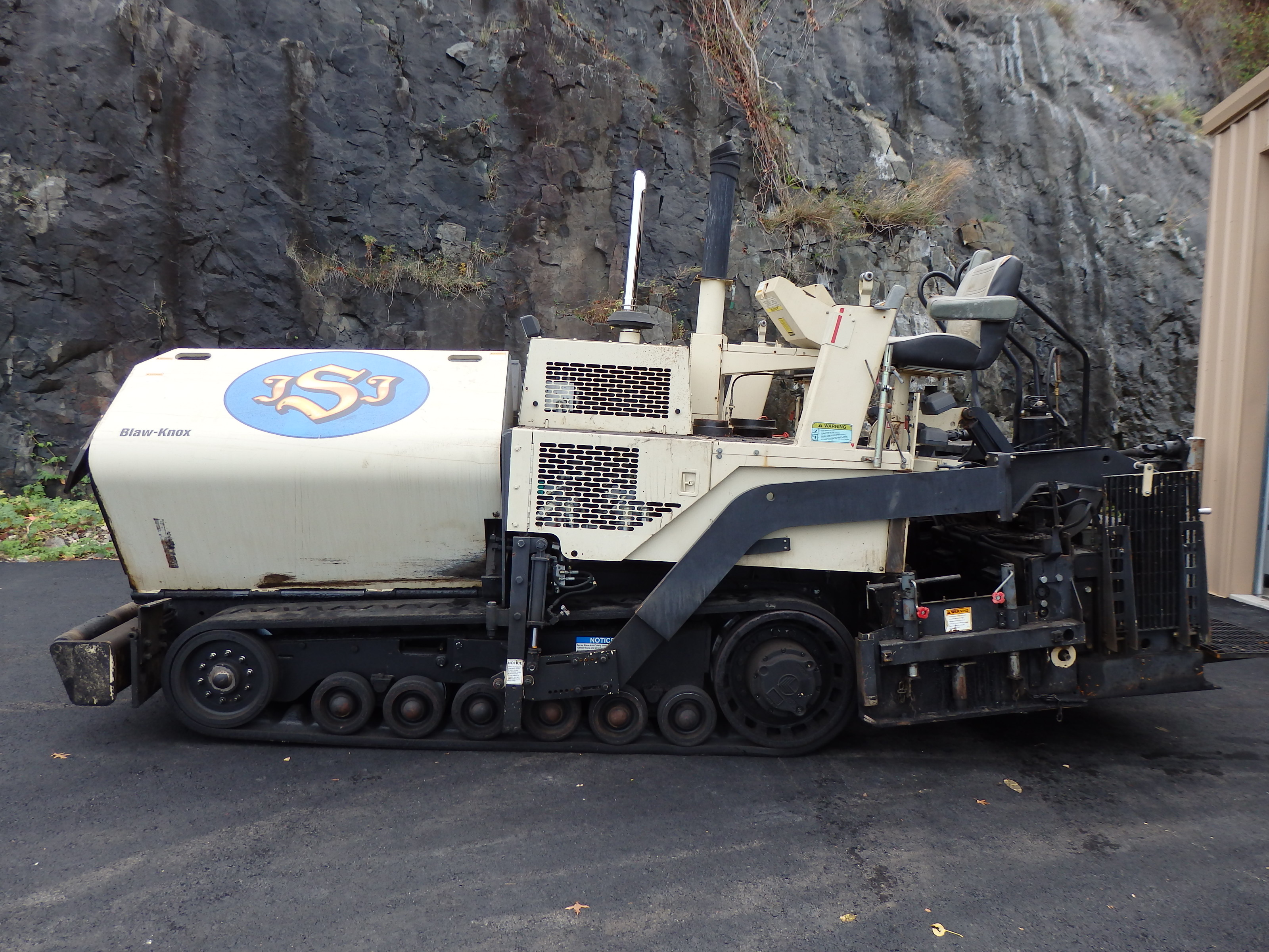 How to Choose the Right Asphalt Paver: Checking Value, Uptime, and Long-Term ROI