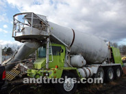 Oshkosh 11 cu yd Front Discharge Cement Mixer