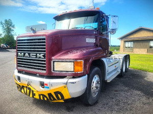 MACK CH613 TANDEM AXLE TRACTOR