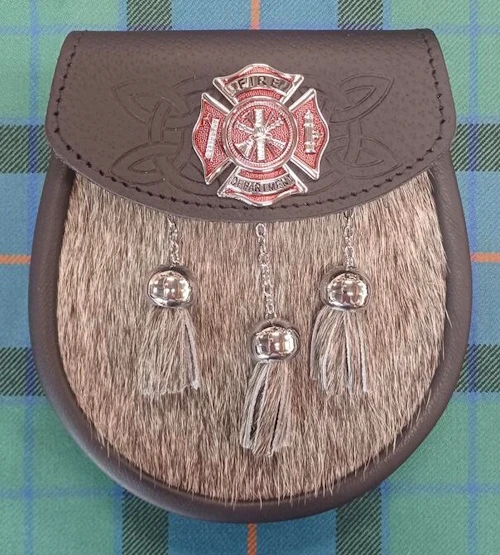 Sporran with red cross and embossed flap