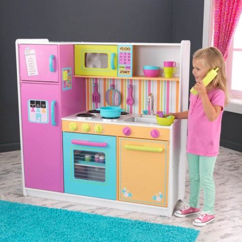 Deluxe Big and Bright Kitchen