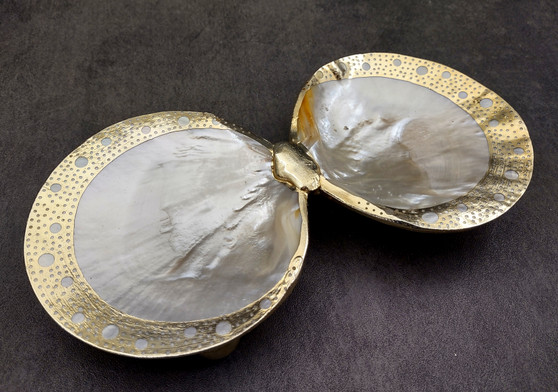 Silver-Plated Duo Footed Pearl Oyster - Pinctada Maxima - (1 Shell Duo Approx. 8-10 inches) Two footed shells decorated with silver plate. Retro Art Deco style. Copyright 2024 SeaShellSupply.com