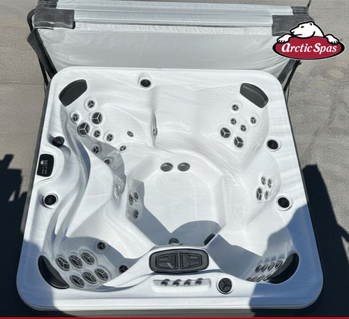Arctic Spa Yukon 7' x 7' Refurbished
