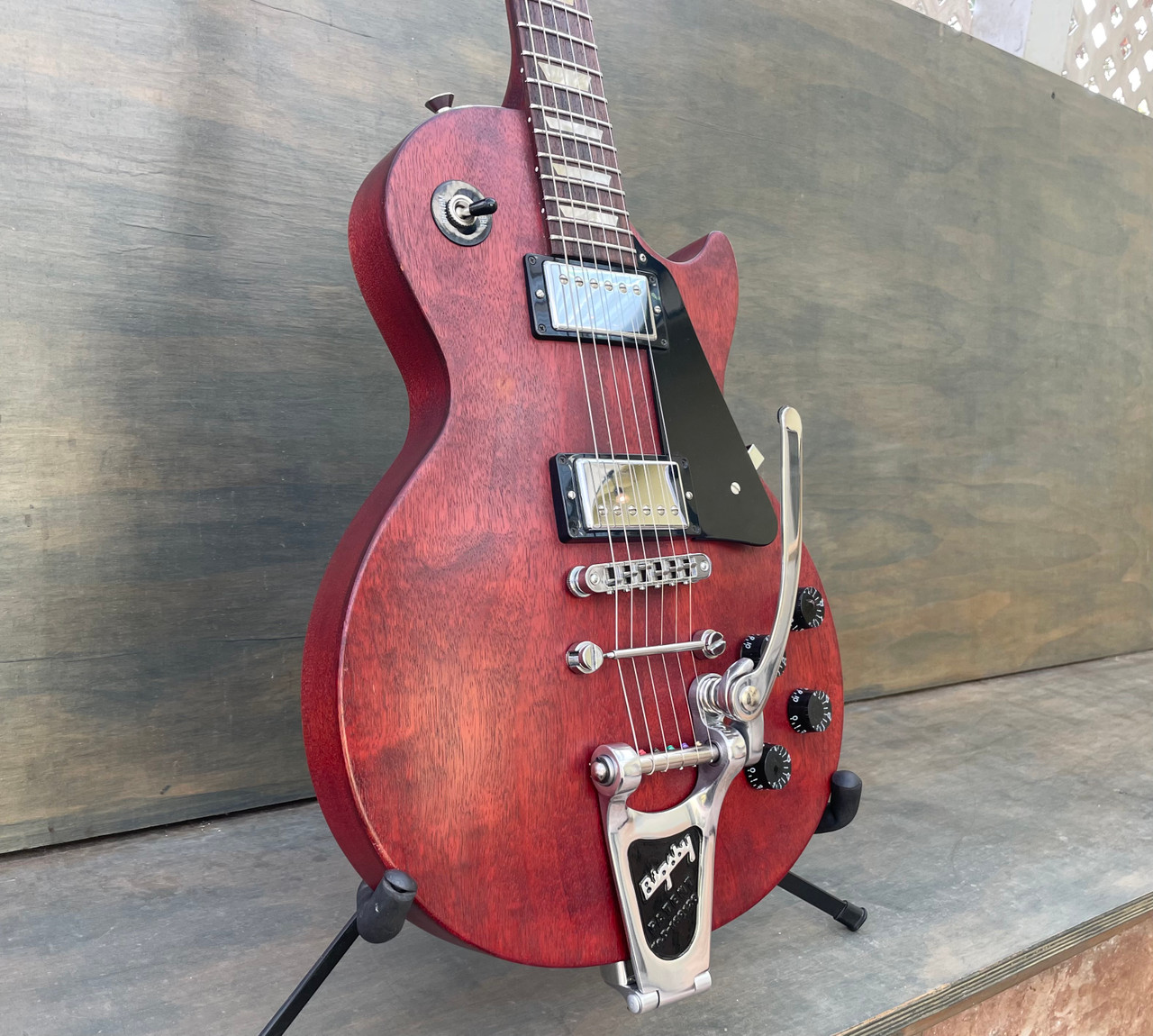 Gibson Les Paul Studio 2007 Faded Worn Cherry Satin w/Bigsby B3