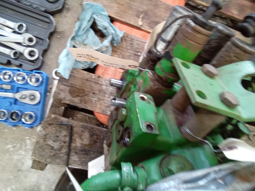 John Deere AL153389 used valve stack
