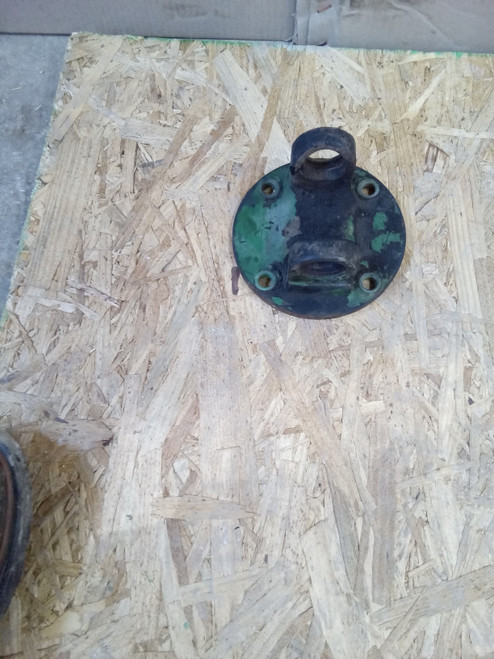John Deere L115015 flange