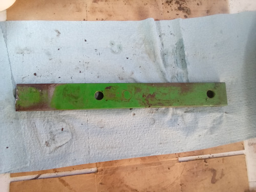 John Deere L110897. adjusting strap