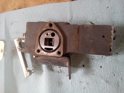 Kubota 3C871-82542  auxiliary control valve 