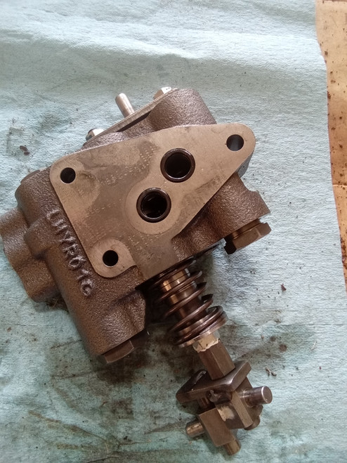 Kubota  3C085-82333 control valve assembly 