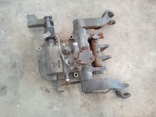 Kubota 3B291-82122   3C085-82333 case Assembly & control valve assembly 