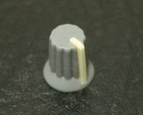 Studiomaster control knob, grey with white line