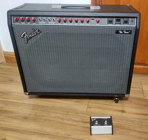 Fender The Twin (red knob) and fitted flight case