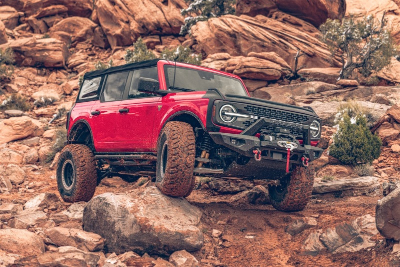 Superlift 21-22 Ford Bronco w/ Sasquatch 2 inch Lift Kit - 9735 Photo - lifestyle view