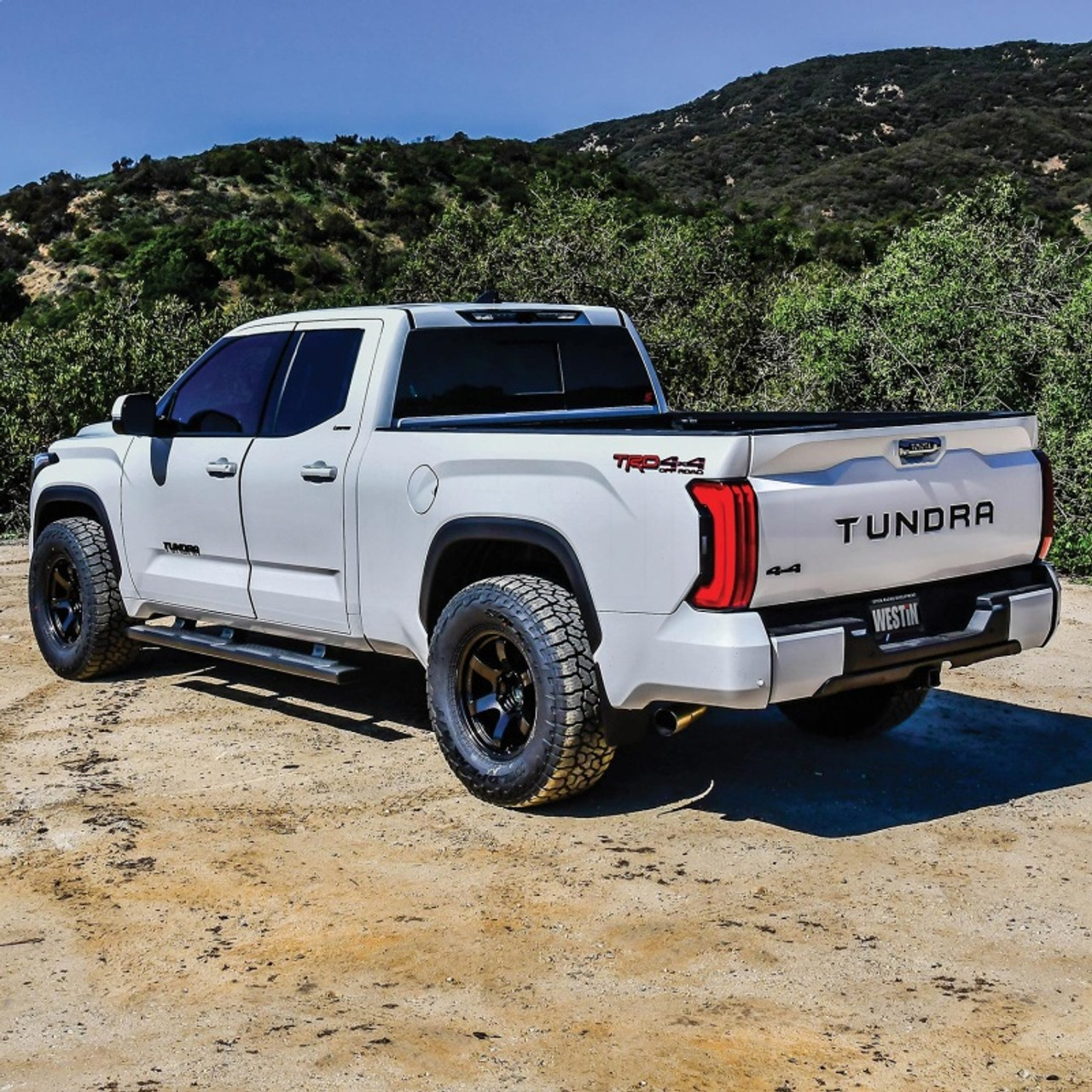 Westin 2022 Toyota Tundra Dbl Cab & Crew Max R5 Nerf Step Bars - Textured Black - 28-51335 Photo - Mounted