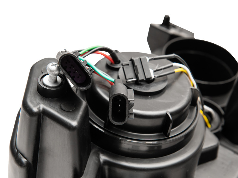 Raxiom 08-14 Dodge Challenger Halo Projctr Headlights w/Sequential Turn Signals-Blk Hsng(Clear Lens) - CH3761 Photo - Close Up