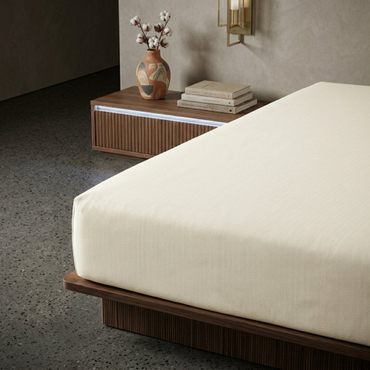 cream-polycotton-fitted-sheet-on-4ft-bed-showing-soft-texture-and-neutral-finish
