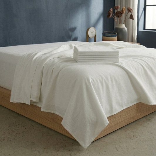 white-100-percent-cotton-flat-sheets-on-bed-showing-natural-soft-drape-and-crisp-finish