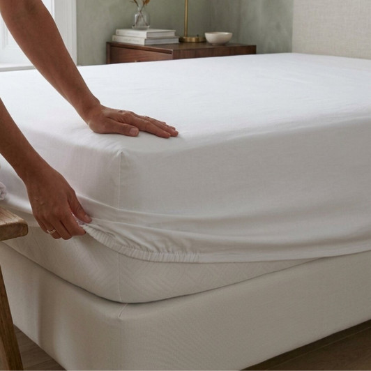 white-extra-deep-percale-fitted-sheet-on-deep-mattress-showing-secure-fit-and-crisp-weave
