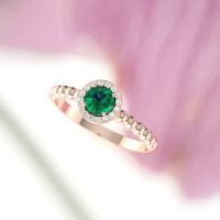 emerald engagement ring