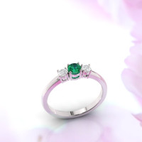emerald ring with diamonds by jewelry designer Ascheron