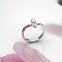 side view of opal ring